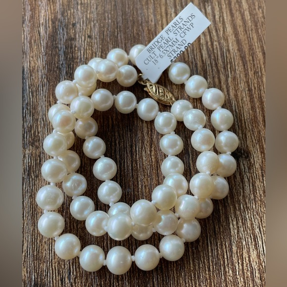 NWT 18” long cultured pearl necklace with 14k gold clasp - Picture 6 of 12